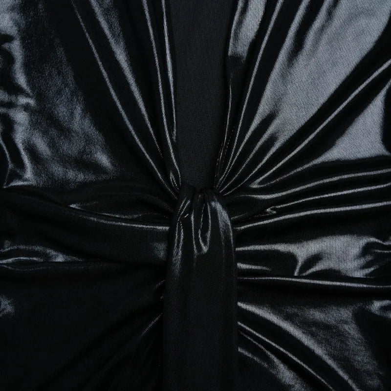 Élégante robe maxi métallisée pour femme, col en V sexy, manches longues, fronces flatteuses et fente haute. Parfaite pour les soirées, clubs ou événements chics. Style glamour et féminin.