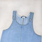 Robe en jean pour femme, sans manches, avec boutons sur le devant et deux poches pratiques. Confortable et légère, idéale pour l’été. Parfaite pour un look décontracté ou pour vos sorties quotidiennes.