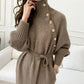Robe Pull Longue Femme – Tricot Élégant Col Haut avec Boutons Style Vintage Automne Hiver.