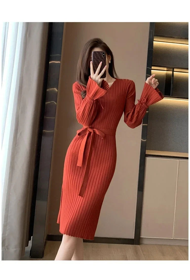 Robe pull femme automne/hiver – col V, manches évasées, coupe ajustée