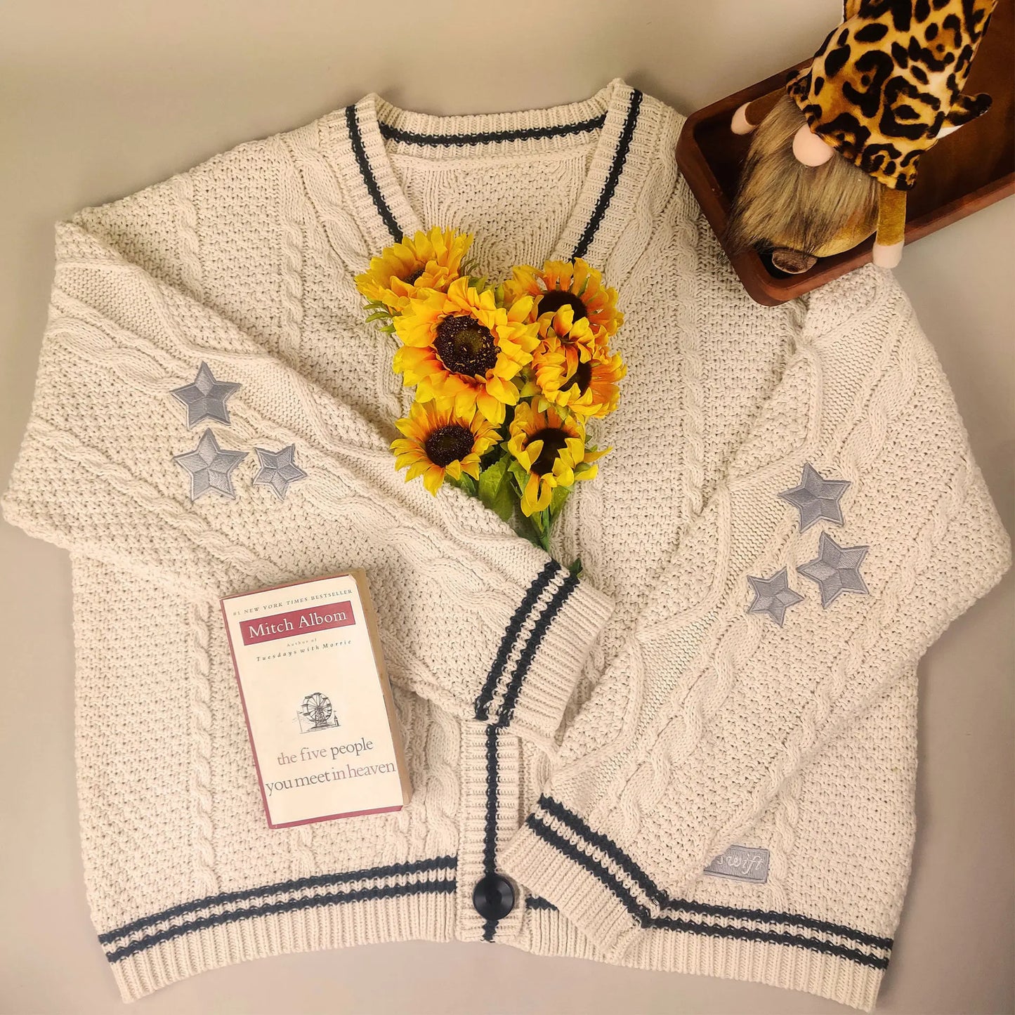 Cardigan Vintage Femme – Tricot Oversize Brodé Étoiles, Manches Longues.