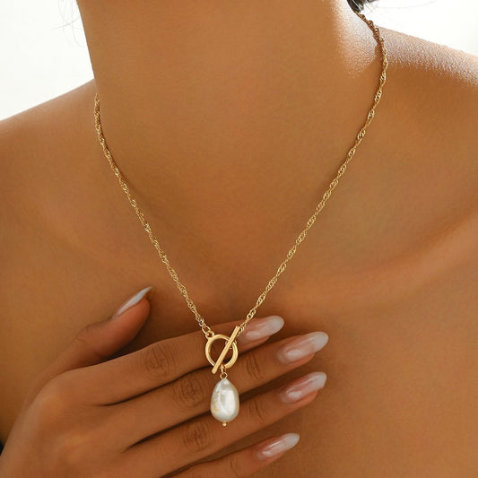 Elegant Gold-Tone Pearl Pendant Necklace -  Stylish And Lightweight Jewelry.
