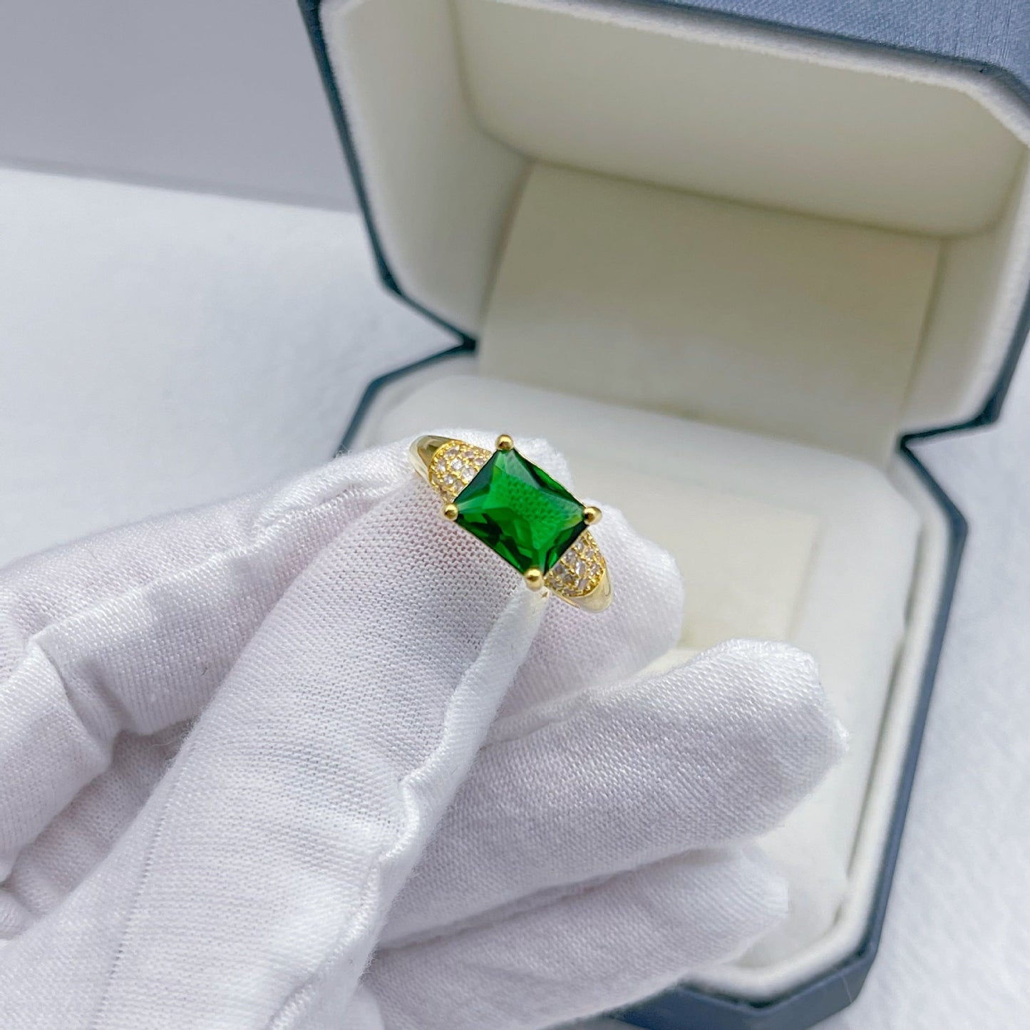 European And American Temperament Inlaid Emerald Emerald Plated 18K Gold Ring Female.