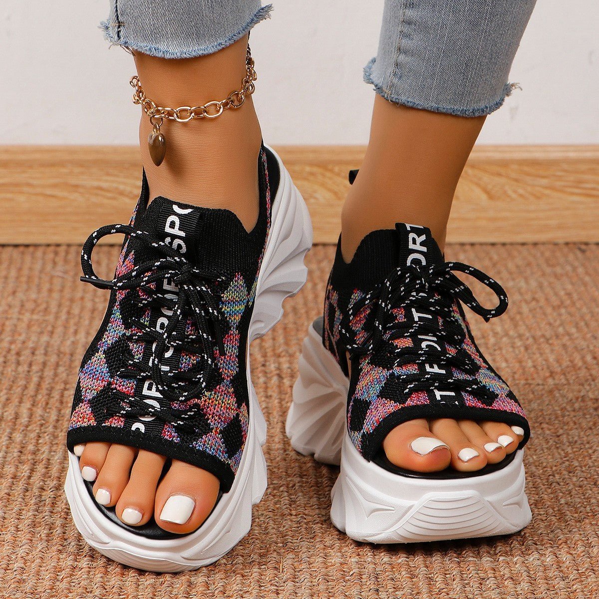 Fashion Hollowed-out Mid Heel Mesh Women's Sports Style Soft Back Thick Back Sandals.