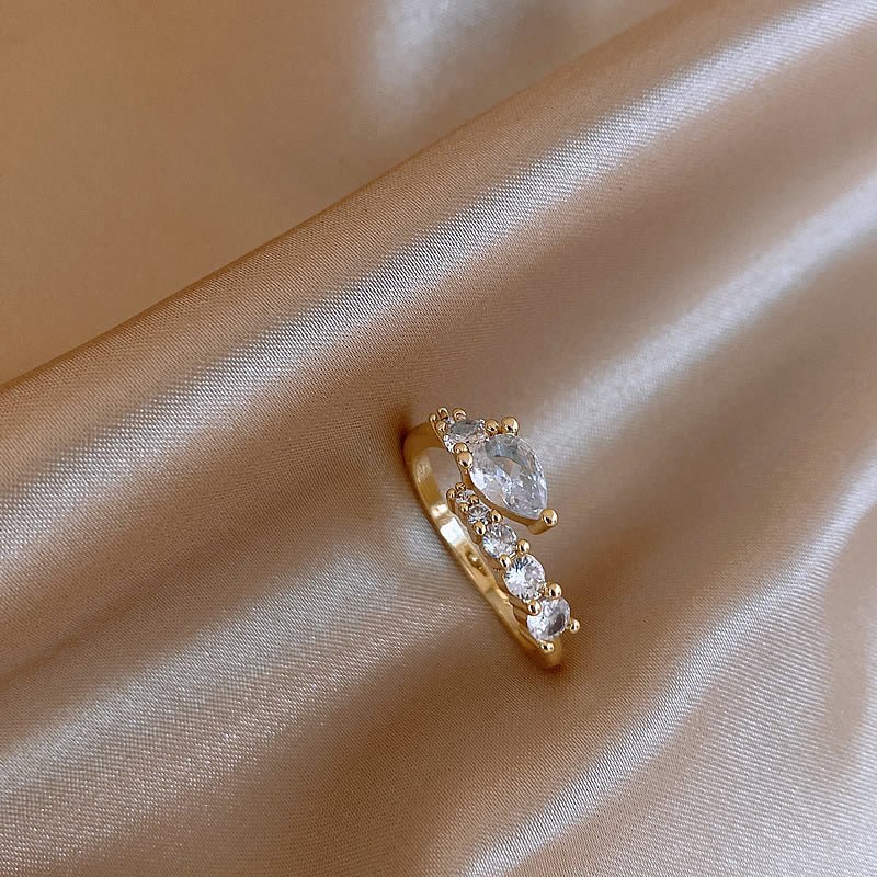 Light Luxury Minority High-grade Full Diamond Snake Ring.