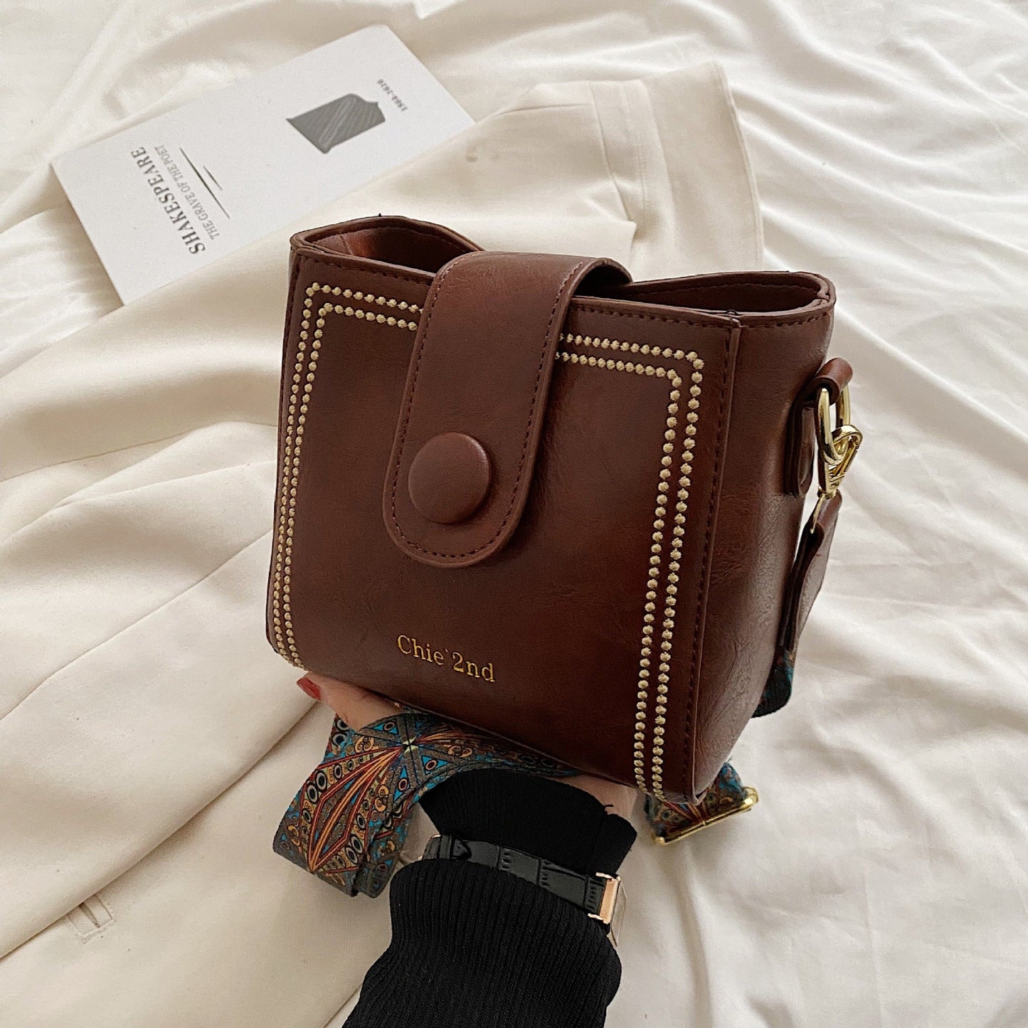 New Fashion Retro High Texture Shoulder Messenger Bag.