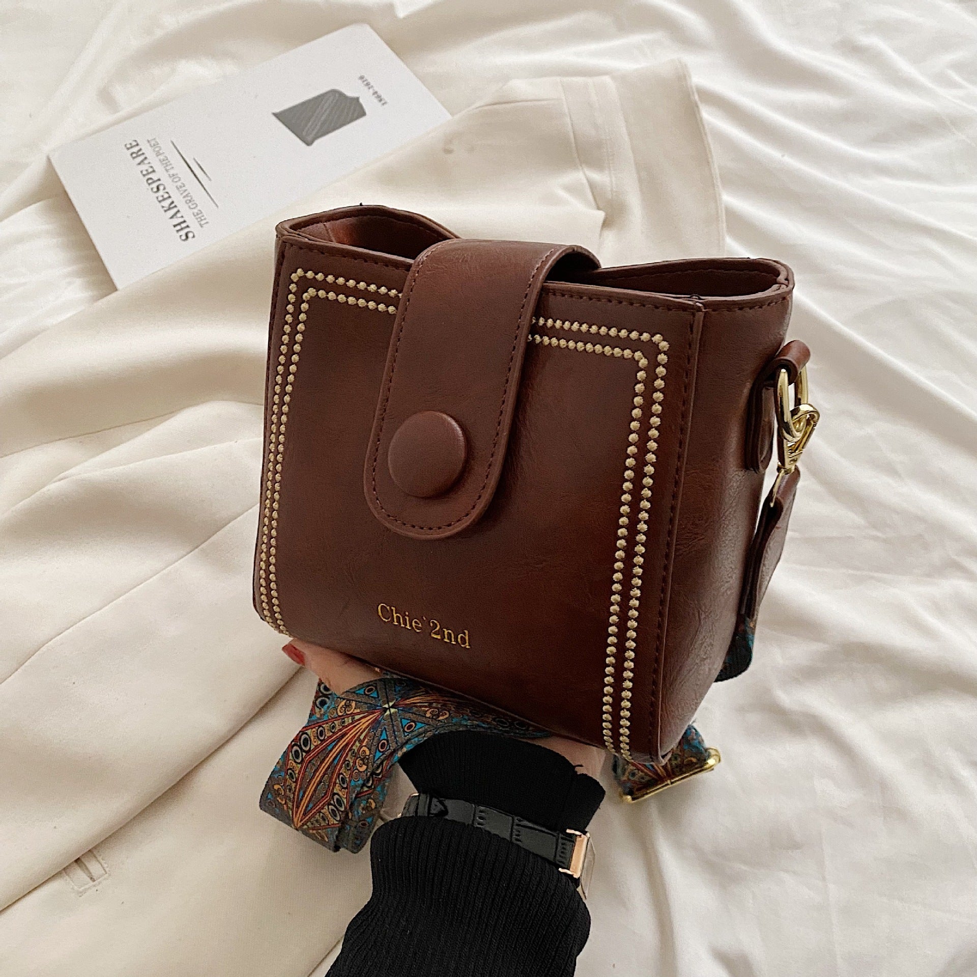 New Fashion Retro High Texture Shoulder Messenger Bag.