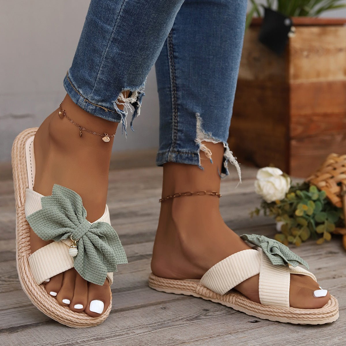 Plus Size Cross Women's Flat Flower Fashion Casual Outdoor Slippers.