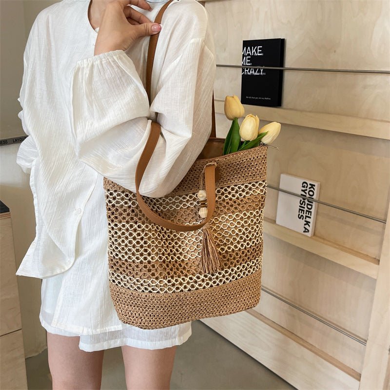 Summer Stripe Straw Sholder Bags With Tassel Pendant Fashion Large Capacity Seaside Vacation Beach Bags.