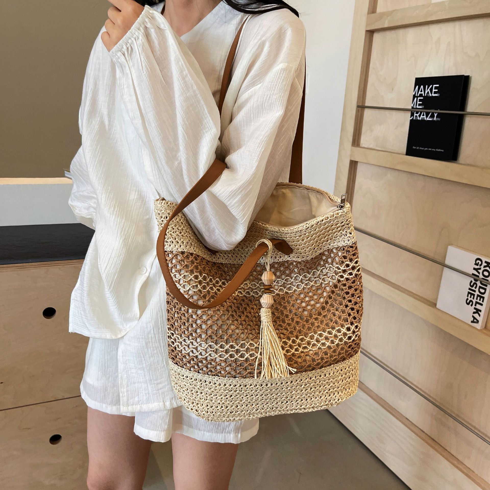 Summer Stripe Straw Sholder Bags With Tassel Pendant Fashion Large Capacity Seaside Vacation Beach Bags.