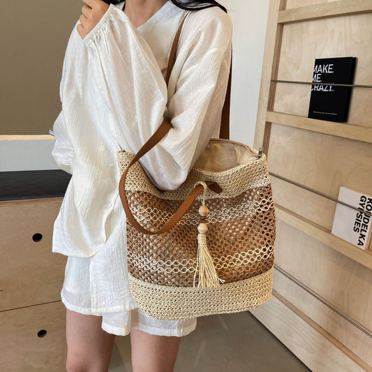 Summer Stripe Straw Sholder Bags With Tassel Pendant Fashion Large Capacity Seaside Vacation Beach Bags.